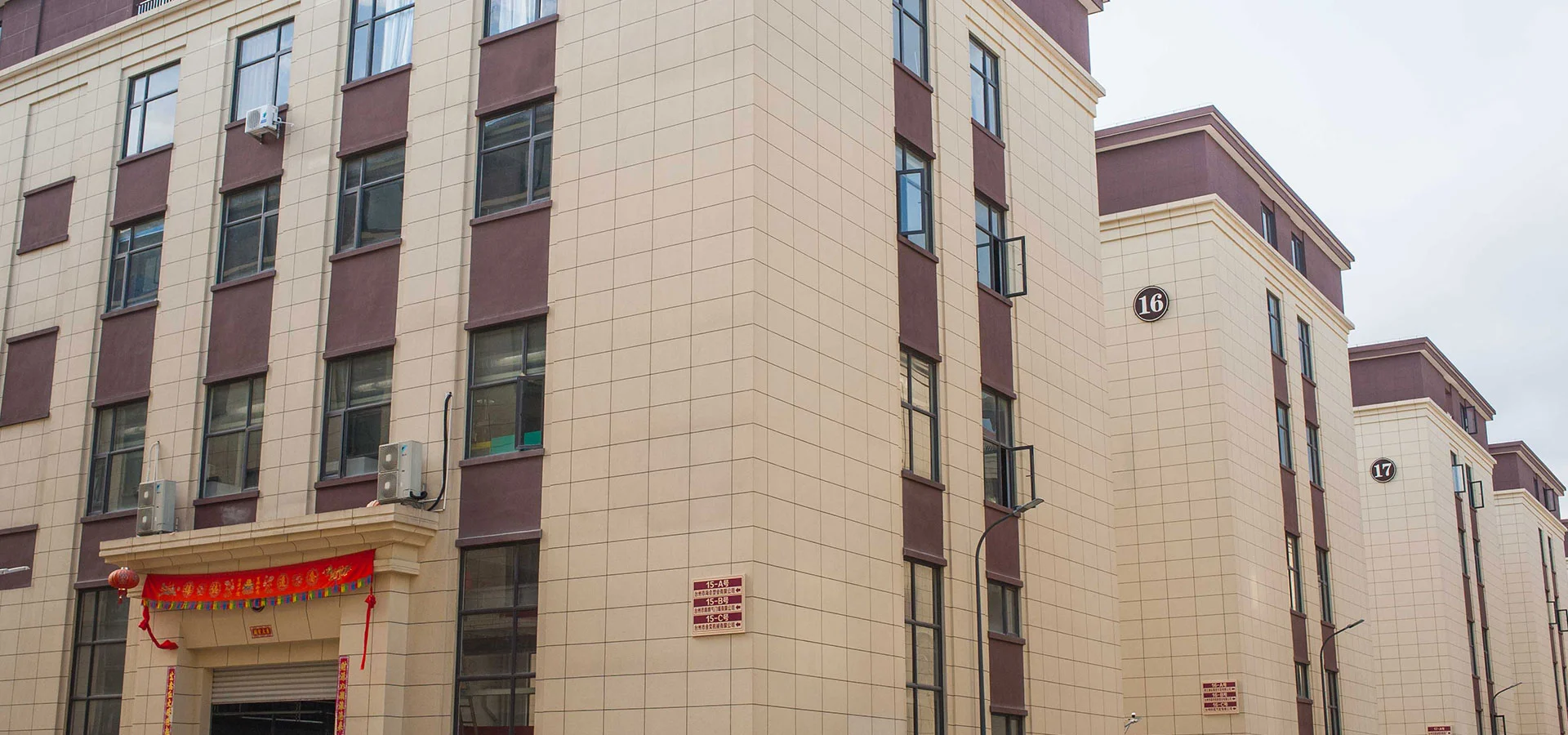 Kiinalainen matkailuautojen lisävarustetehdas