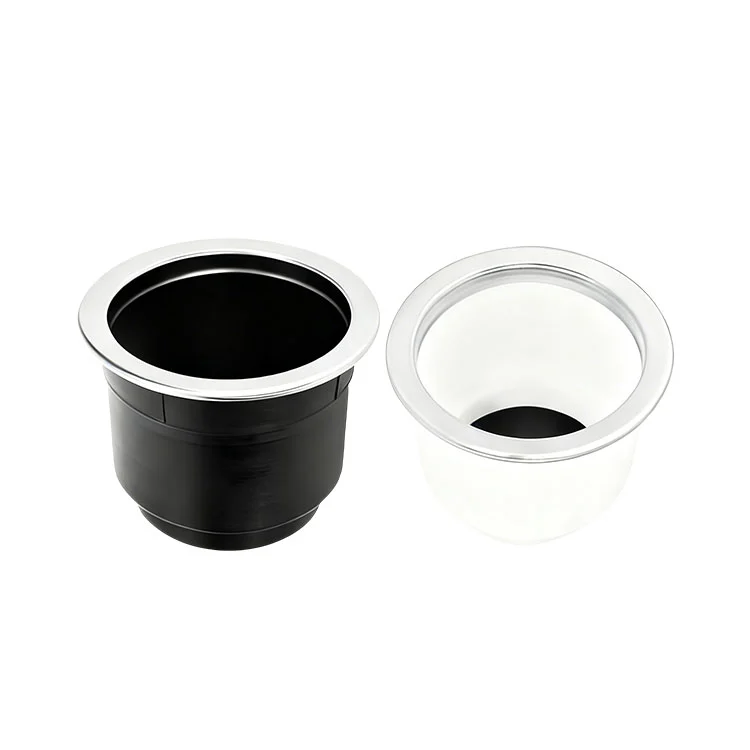 Muovinen juomapidike